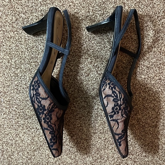 Fiona Gorgeous Gold shoes covered in black lace. Size 9 - Picture 4 of 8